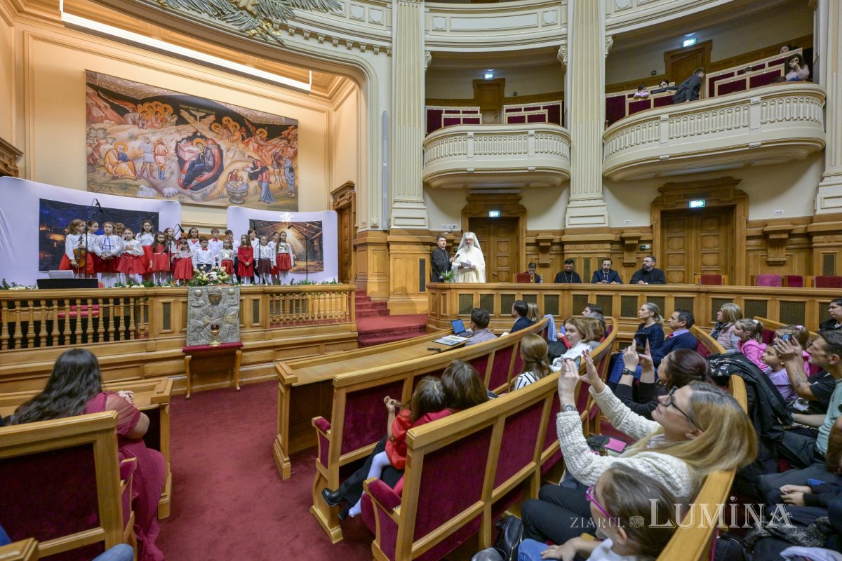 „Sfântul Nicolae în mijlocul copiilor” pe Colina Bucuriei 349826