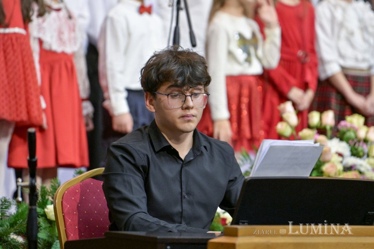 „Sfântul Nicolae în mijlocul copiilor” pe Colina Bucuriei 349829