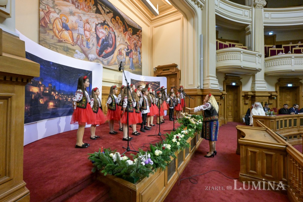 „Sfântul Nicolae în mijlocul copiilor” pe Colina Bucuriei 349835