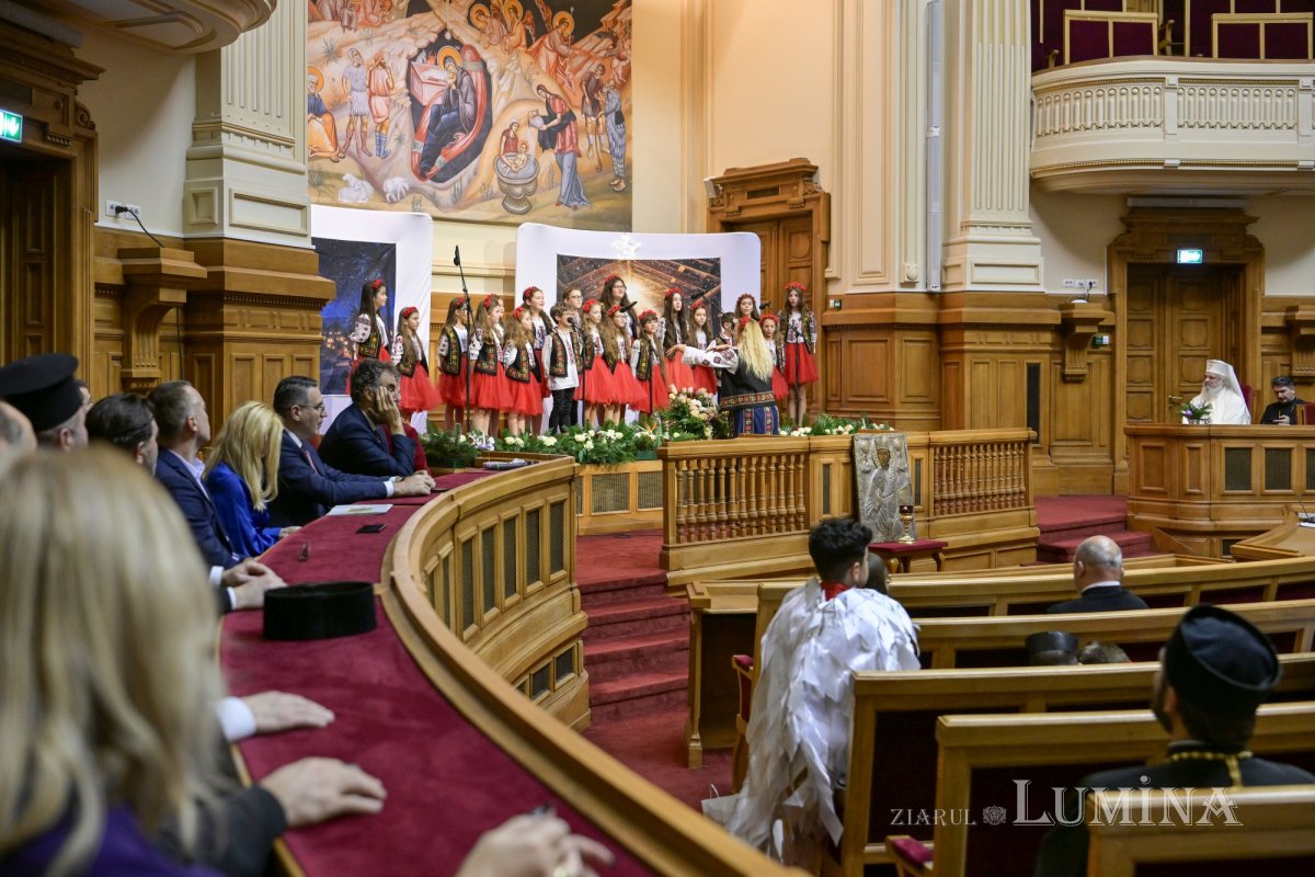 „Sfântul Nicolae în mijlocul copiilor” pe Colina Bucuriei 349840