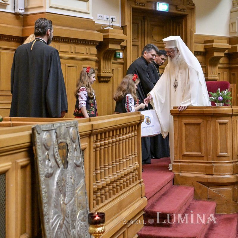 „Sfântul Nicolae în mijlocul copiilor” pe Colina Bucuriei 349841