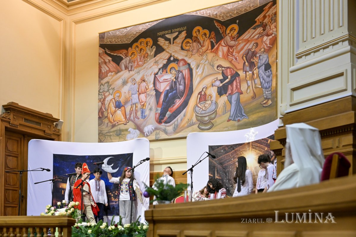 „Sfântul Nicolae în mijlocul copiilor” pe Colina Bucuriei 349845