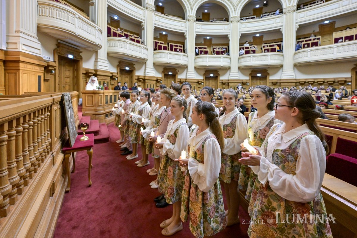 „Sfântul Nicolae în mijlocul copiilor” pe Colina Bucuriei 349846