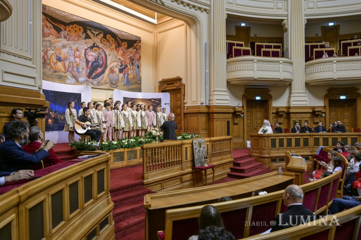 „Sfântul Nicolae în mijlocul copiilor” pe Colina Bucuriei 349847