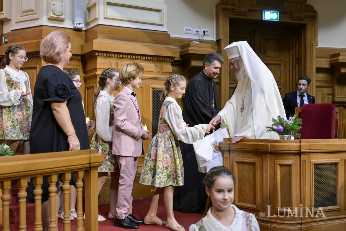 „Sfântul Nicolae în mijlocul copiilor” pe Colina Bucuriei 349848