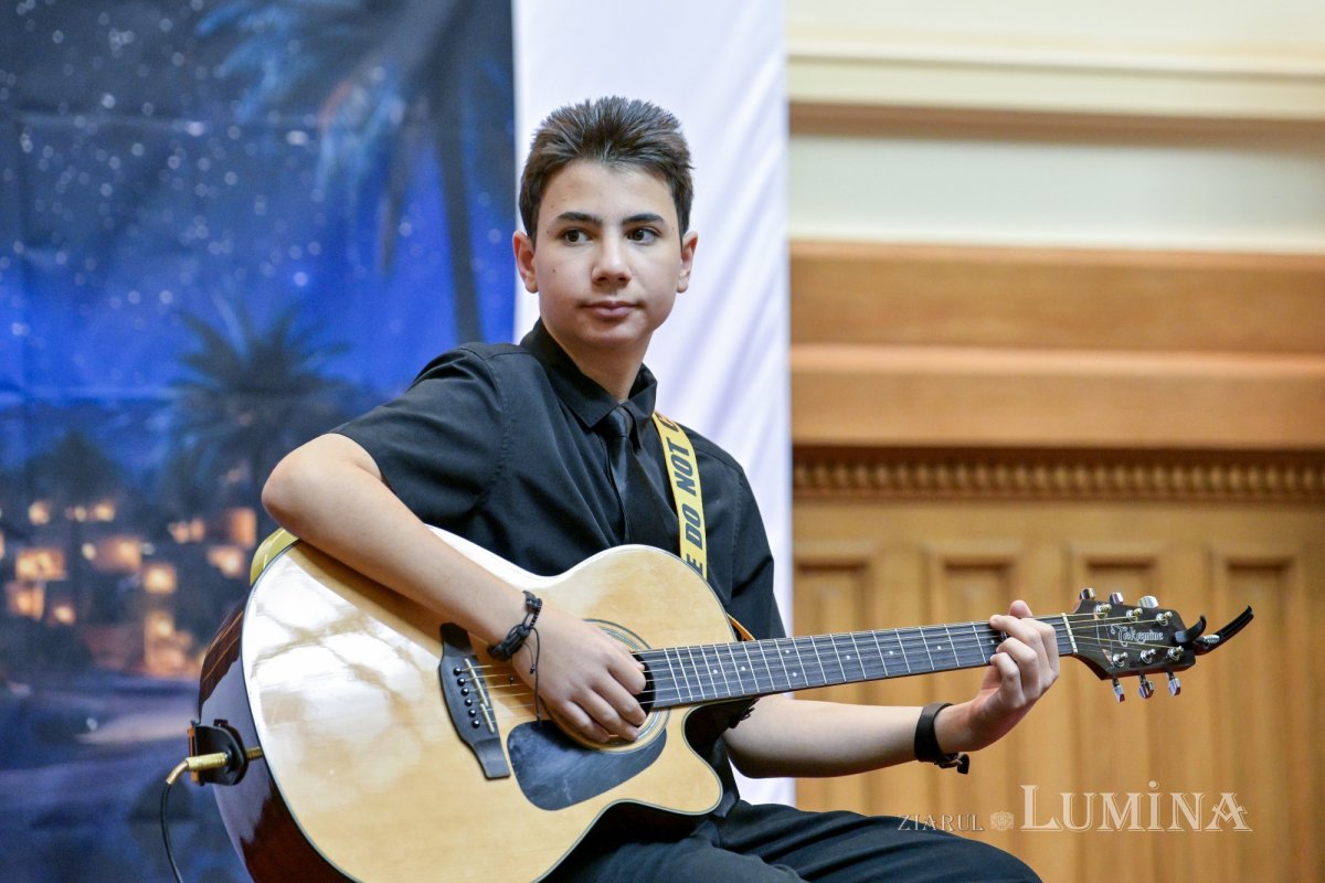 „Sfântul Nicolae în mijlocul copiilor” pe Colina Bucuriei 349849