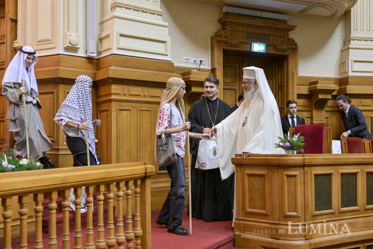 „Sfântul Nicolae în mijlocul copiilor” pe Colina Bucuriei 349855