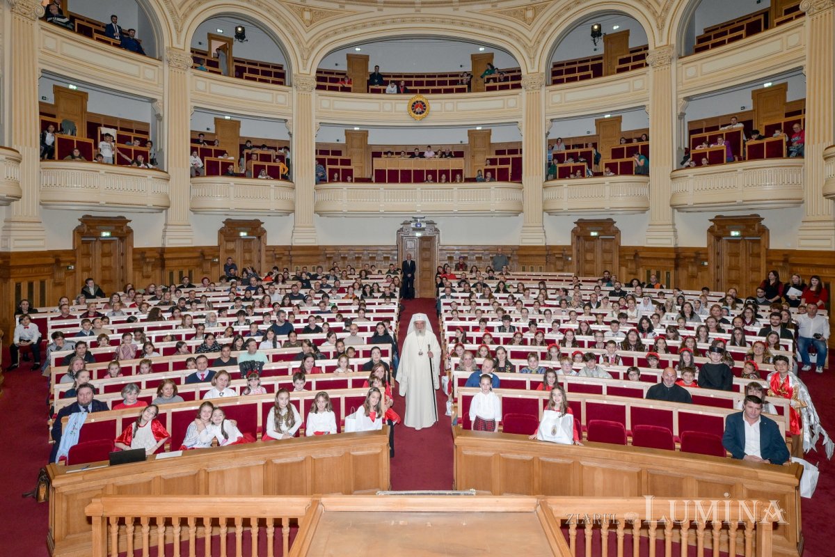 „Sfântul Nicolae în mijlocul copiilor” pe Colina Bucuriei 349856