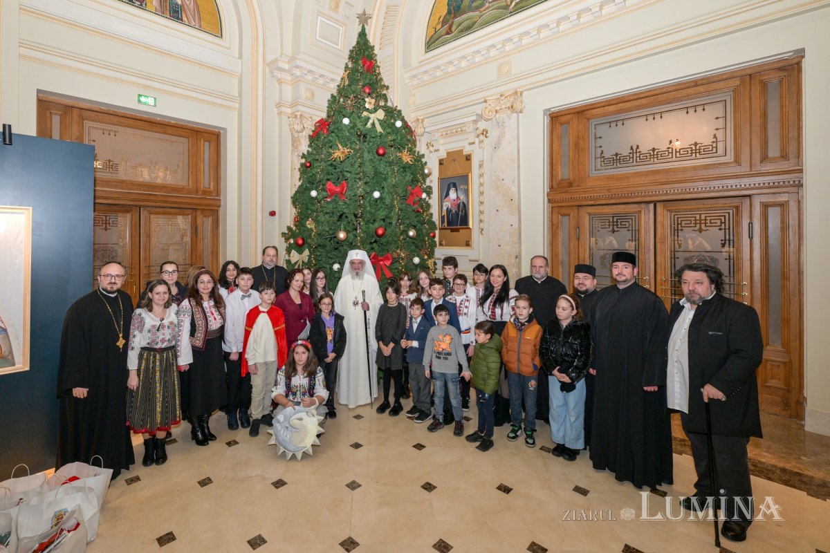 „Sfântul Nicolae în mijlocul copiilor” pe Colina Bucuriei 349861