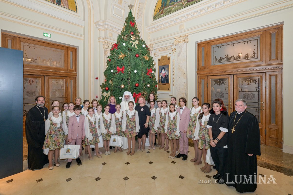 „Sfântul Nicolae în mijlocul copiilor” pe Colina Bucuriei 349862