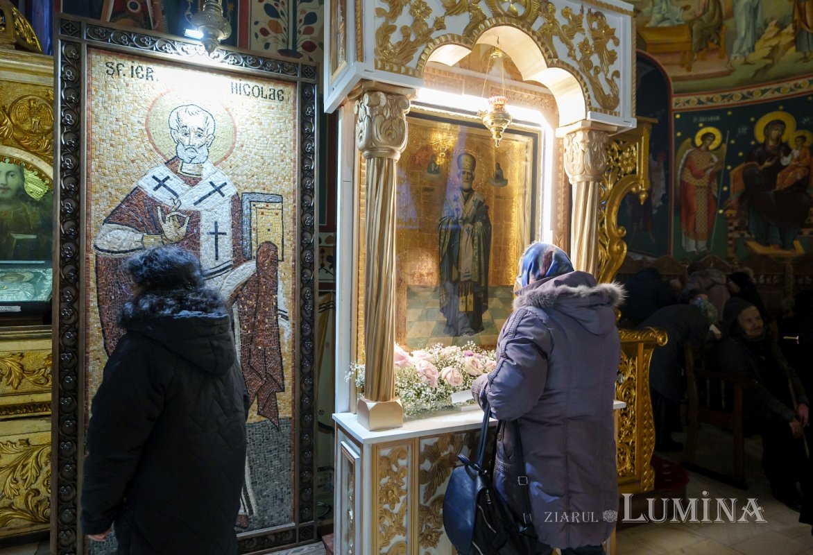 Mitropolitul de Serres și Nigrita la Biserica „Sfântul Gheorghe”‑Nou 349981