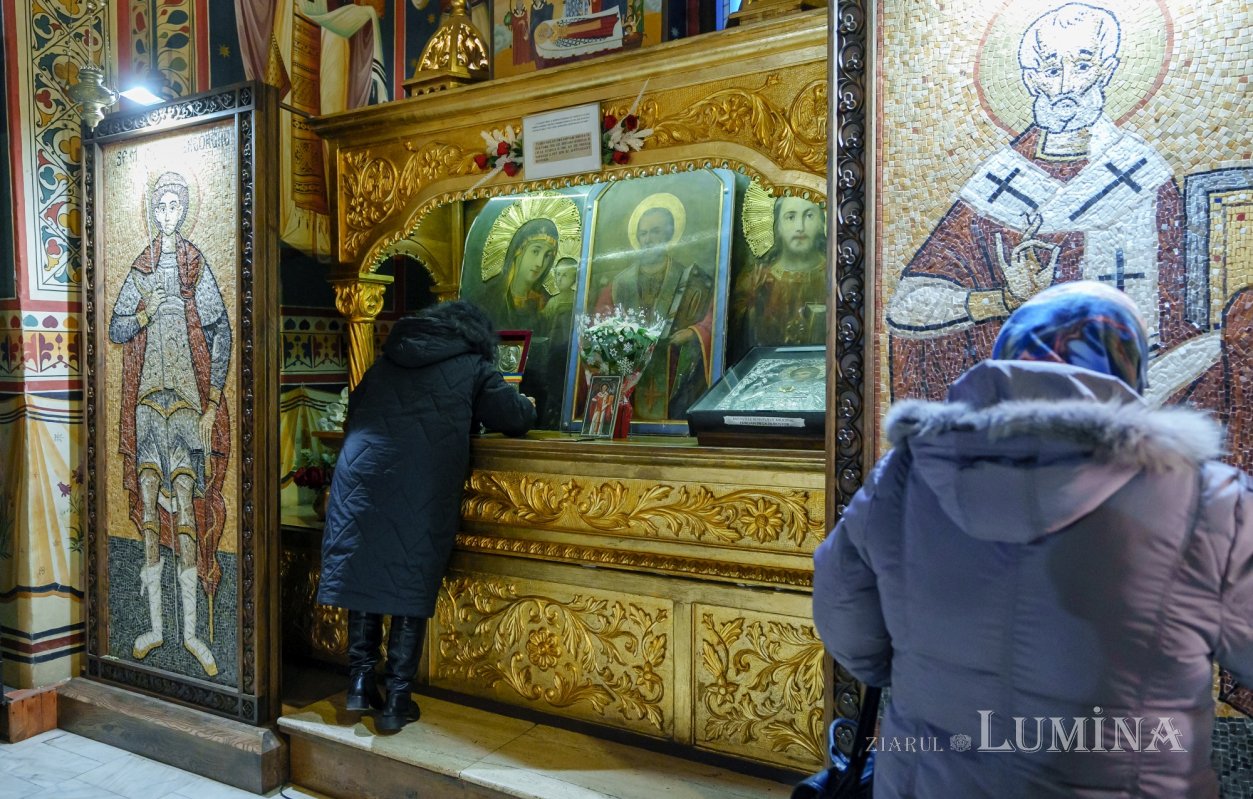 Mitropolitul de Serres și Nigrita la Biserica „Sfântul Gheorghe”‑Nou 349982