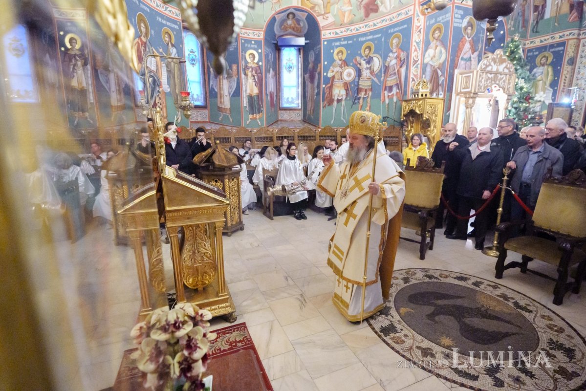 Mitropolitul de Serres și Nigrita la Biserica „Sfântul Gheorghe”‑Nou 349990