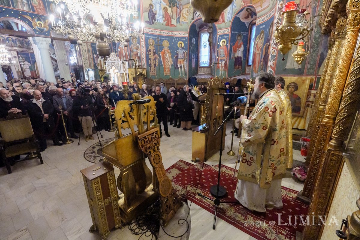 Mitropolitul de Serres și Nigrita la Biserica „Sfântul Gheorghe”‑Nou 349995
