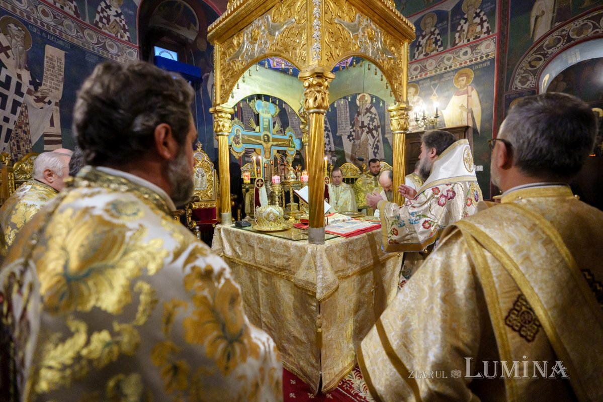 Mitropolitul de Serres și Nigrita la Biserica „Sfântul Gheorghe”‑Nou 349996