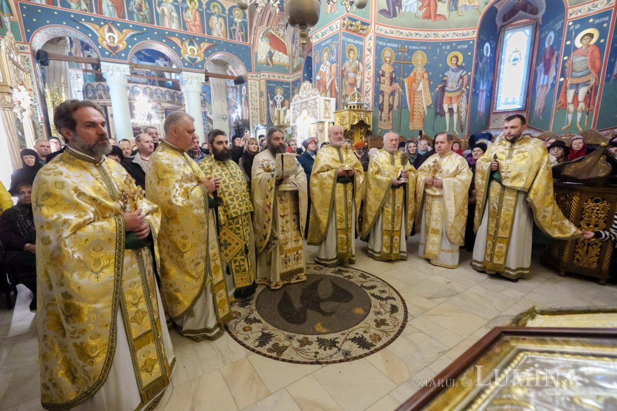 Mitropolitul de Serres și Nigrita la Biserica „Sfântul Gheorghe”‑Nou 349997