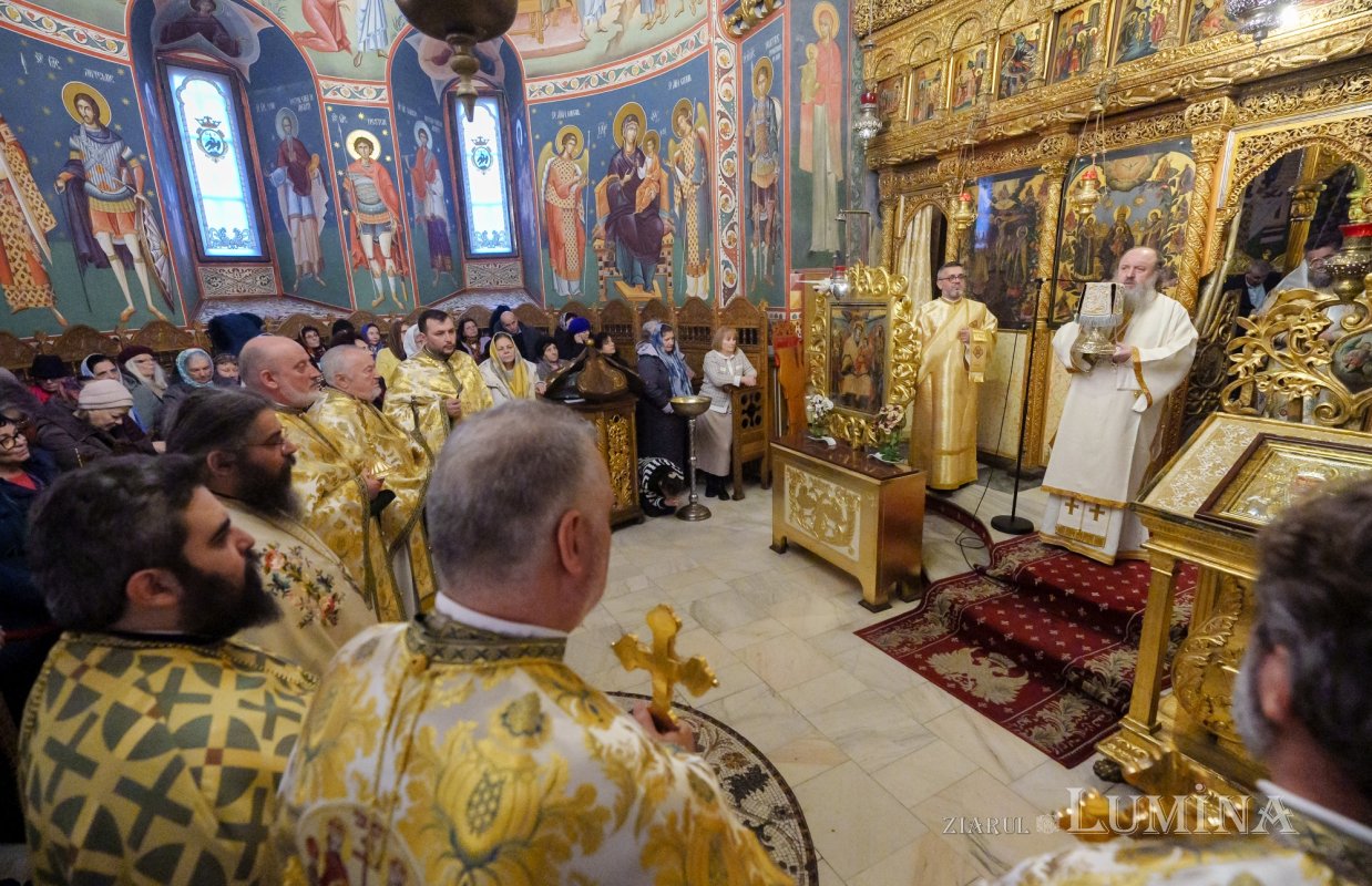 Mitropolitul de Serres și Nigrita la Biserica „Sfântul Gheorghe”‑Nou 349998