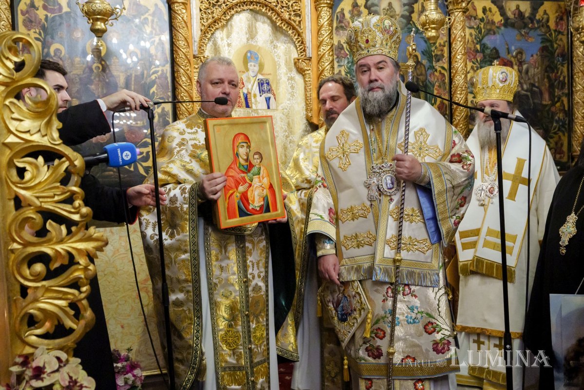 Mitropolitul de Serres și Nigrita la Biserica „Sfântul Gheorghe”‑Nou 350000