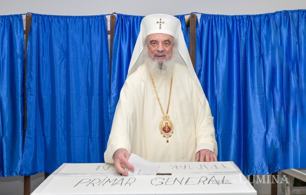 Patriarhul României a votat la alegerile locale parţiale din Bucureşti 350012