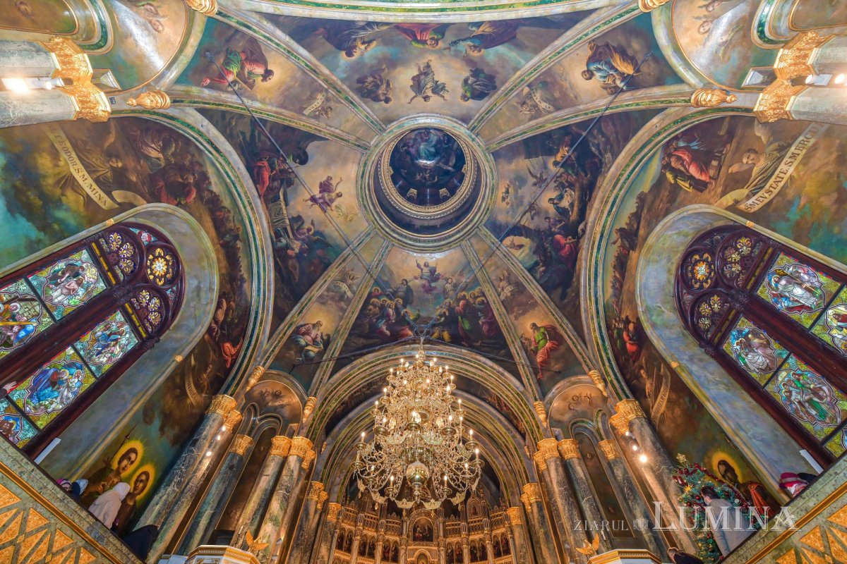 Sclipirile Luminii: Biserica „Sfântul Spiridon”-Nou din Bucureşti 350463