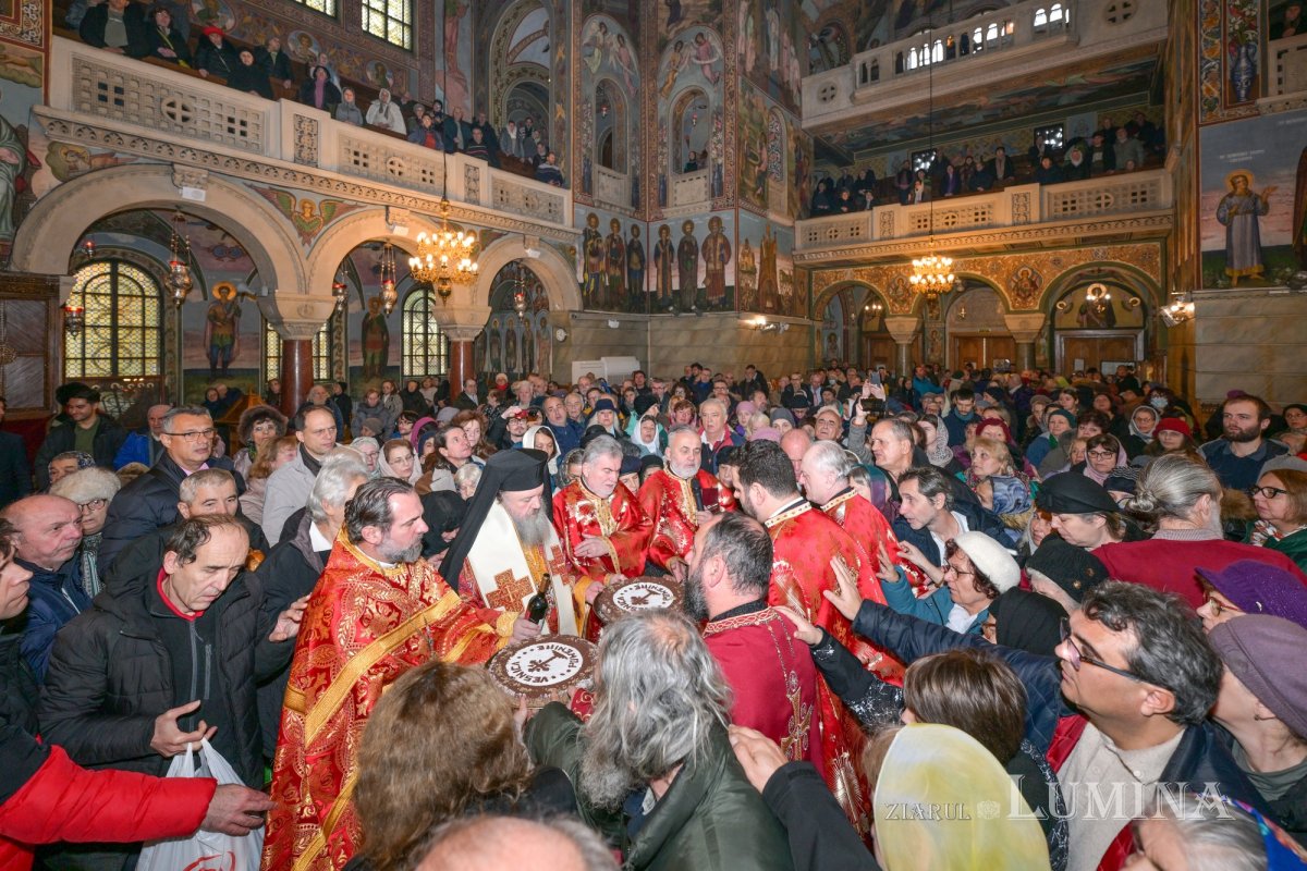 Prăznuire luminoasă la Biserica „Sfântul Elefterie”-Nou din București 350711