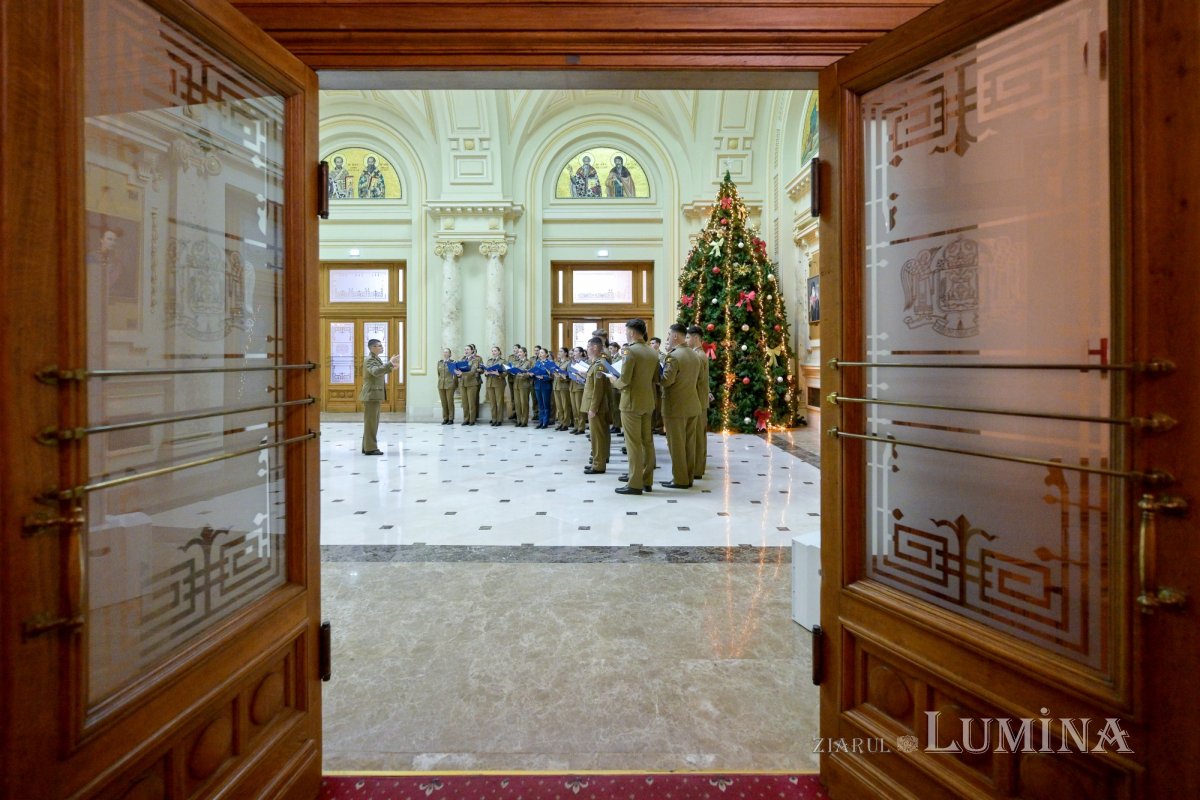 Corul Academiei Forțelor Terestre „Nicolae Bălcescu” din Sibiu la Palatul Patriarhiei  350907