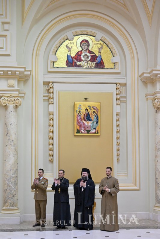 Corul Academiei Forțelor Terestre „Nicolae Bălcescu” din Sibiu la Palatul Patriarhiei  350911