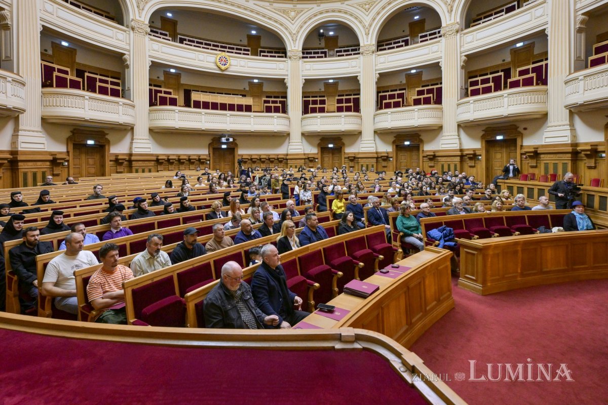 Frumuseţea harică a picturii Catedralei Naţionale 350929