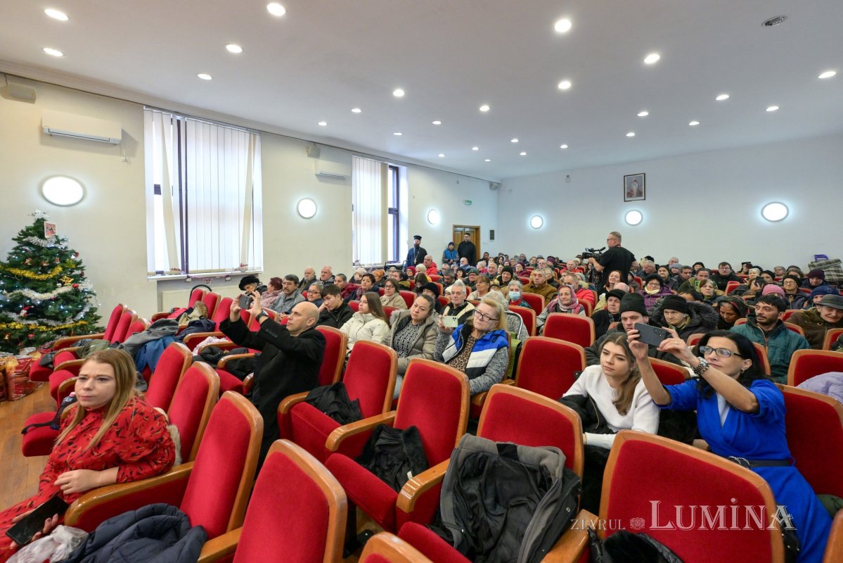 Daruri pentru 200 de familii din partea Protoieriei Sector 3 Capitală  351183