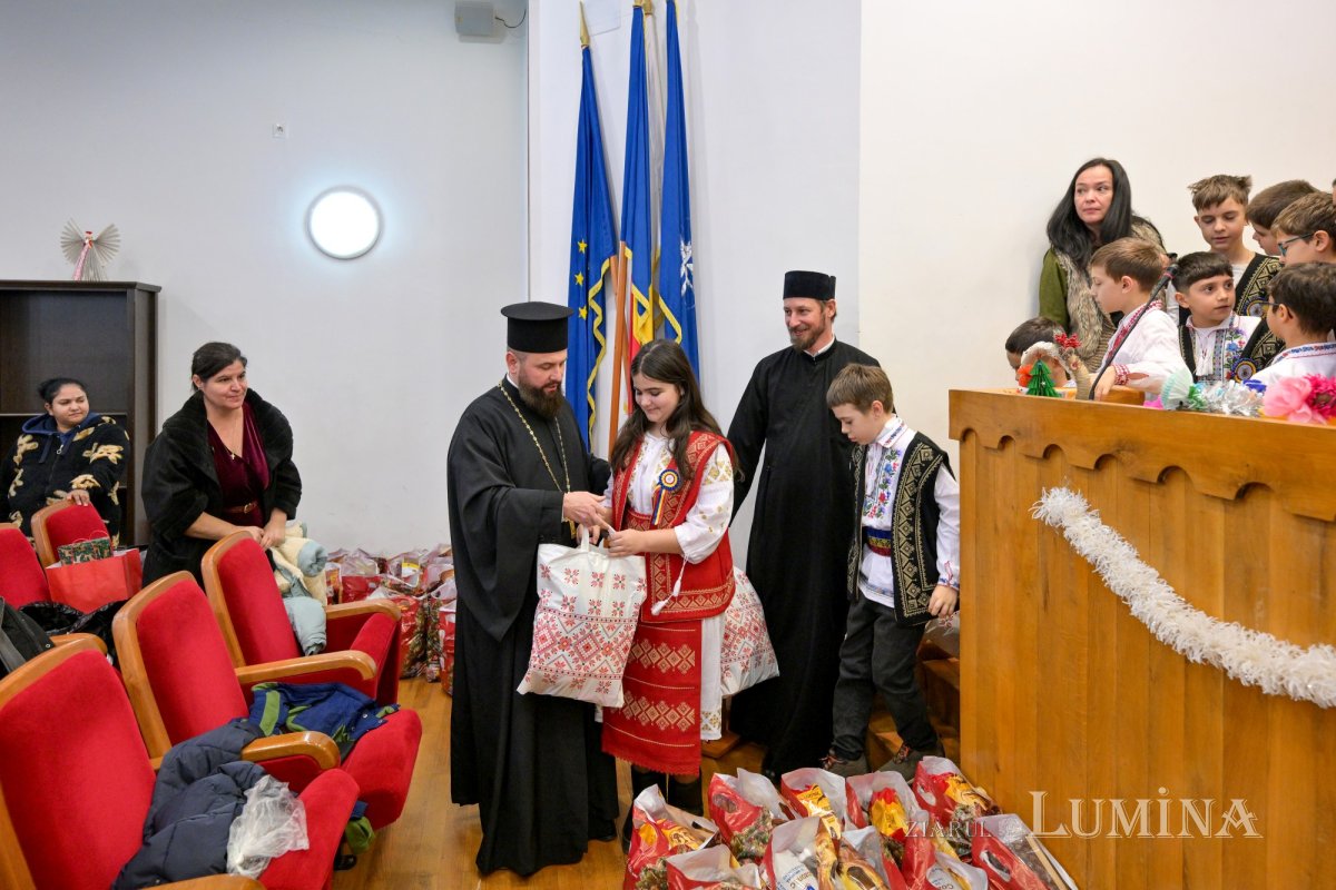 Daruri pentru 200 de familii din partea Protoieriei Sector 3 Capitală  351189