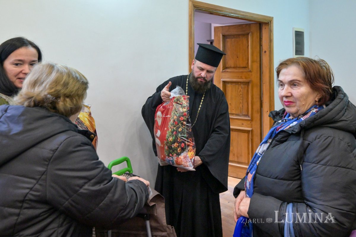 Daruri pentru 200 de familii din partea Protoieriei Sector 3 Capitală  351193