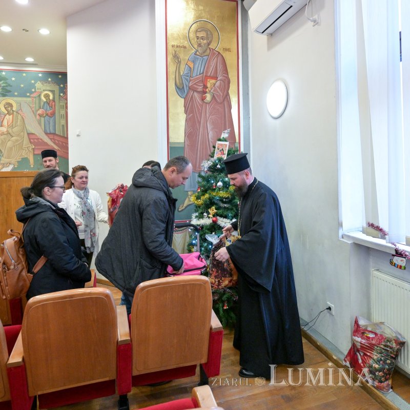 Daruri pentru 200 de familii din partea Protoieriei Sector 3 Capitală  351195