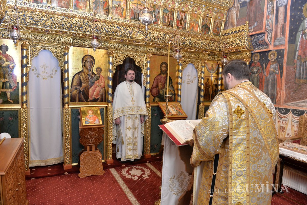 În nașterea după trup a Fiului veșnic începe înfierea prin har a oamenilor 351262