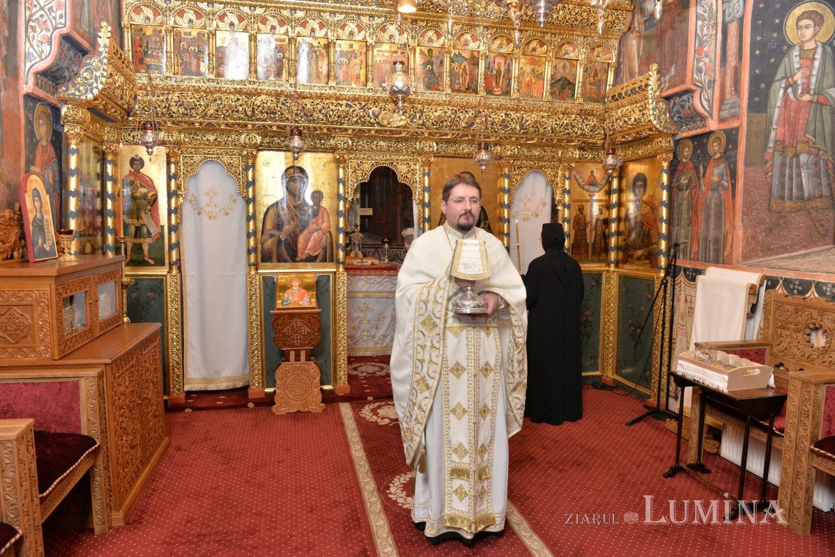 În nașterea după trup a Fiului veșnic începe înfierea prin har a oamenilor 351263