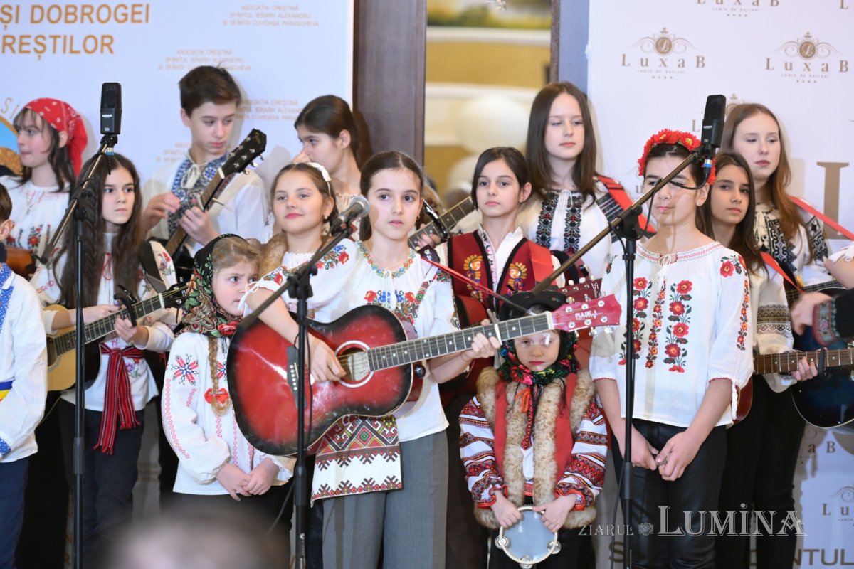 Colinde și daruri la Centrul de îngrijire Luxab 351425