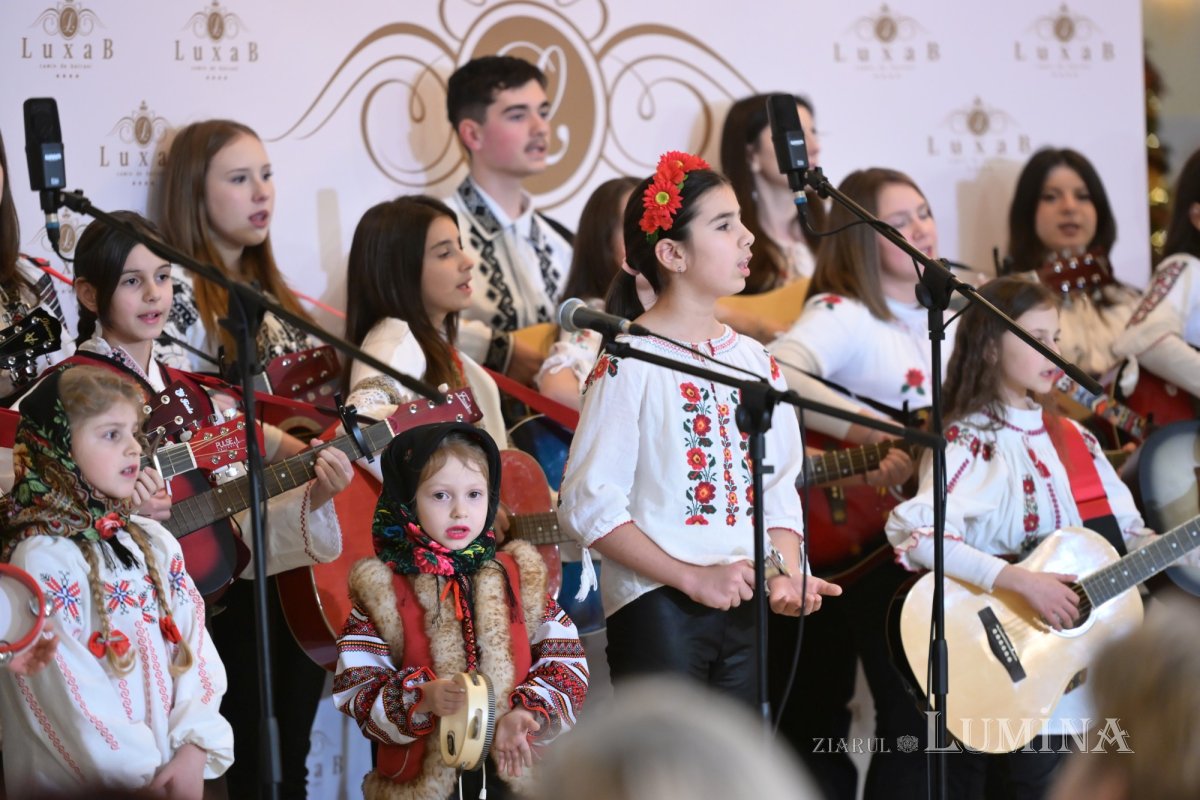 Colinde și daruri la Centrul de îngrijire Luxab 351430