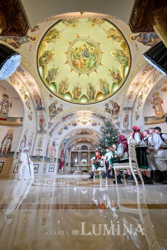 Ultimele grupuri de colindători primiți de Patriarhul României 351537