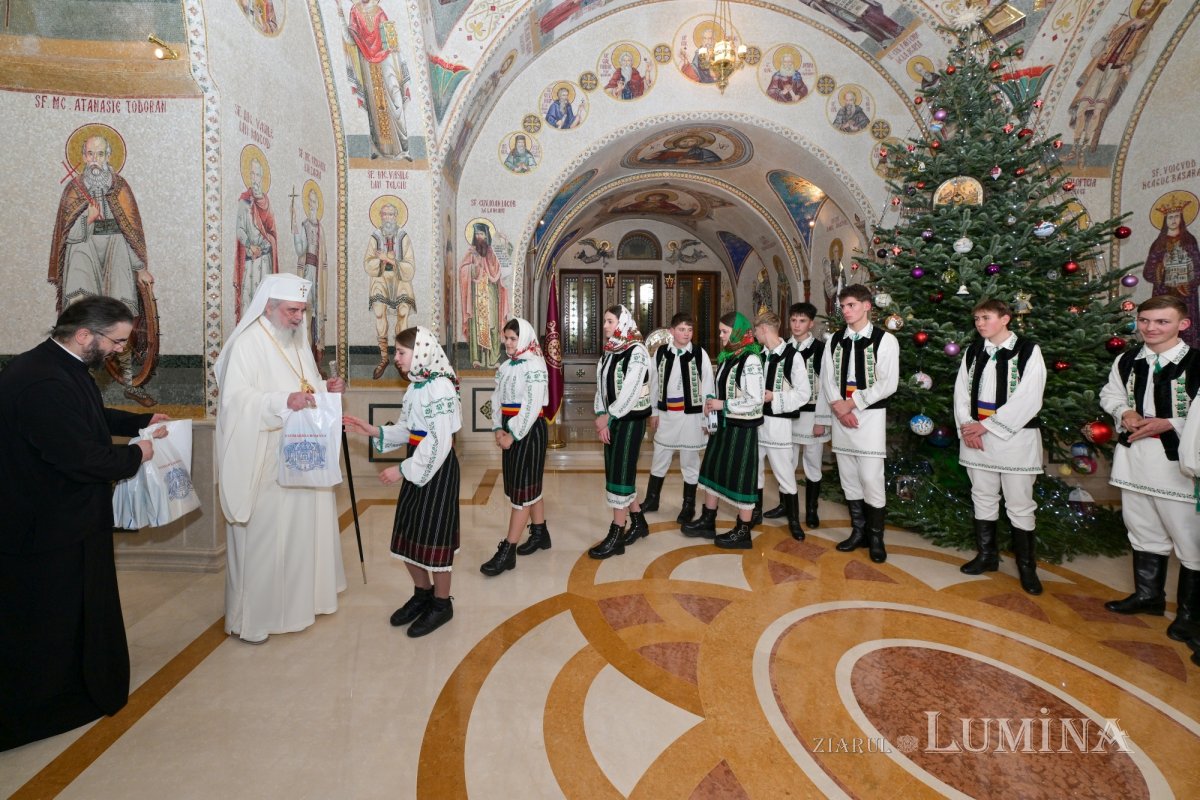 Ultimele grupuri de colindători primiți de Patriarhul României 351539