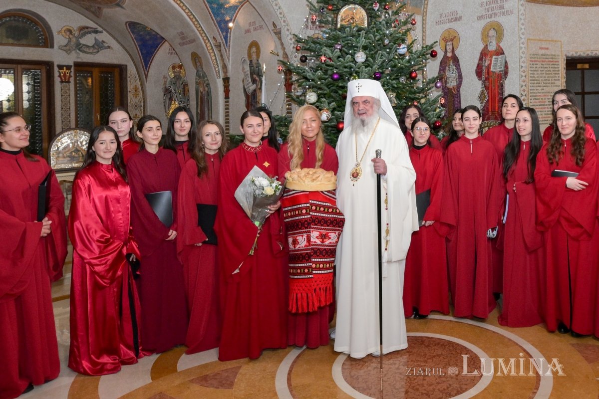 Ultimele grupuri de colindători primiți de Patriarhul României 351547