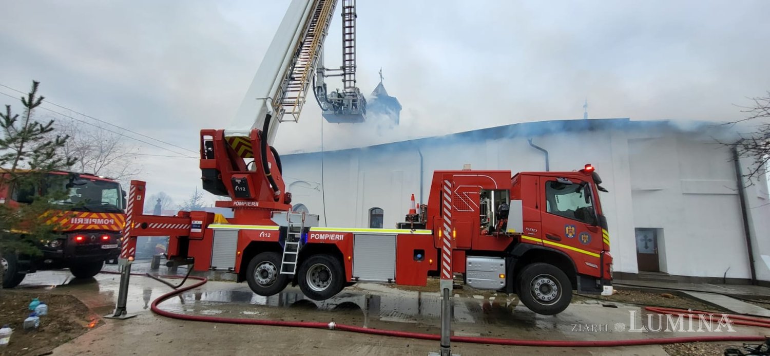Biserica din Cerbu, renăscută din scrum de Crăciun 351507