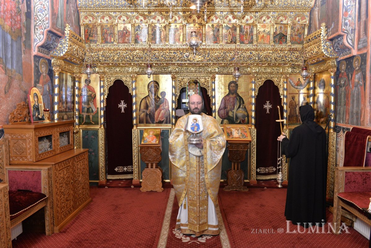 „Botezul creștin, temelia vieții în harul Sfintei Treimi” 352188