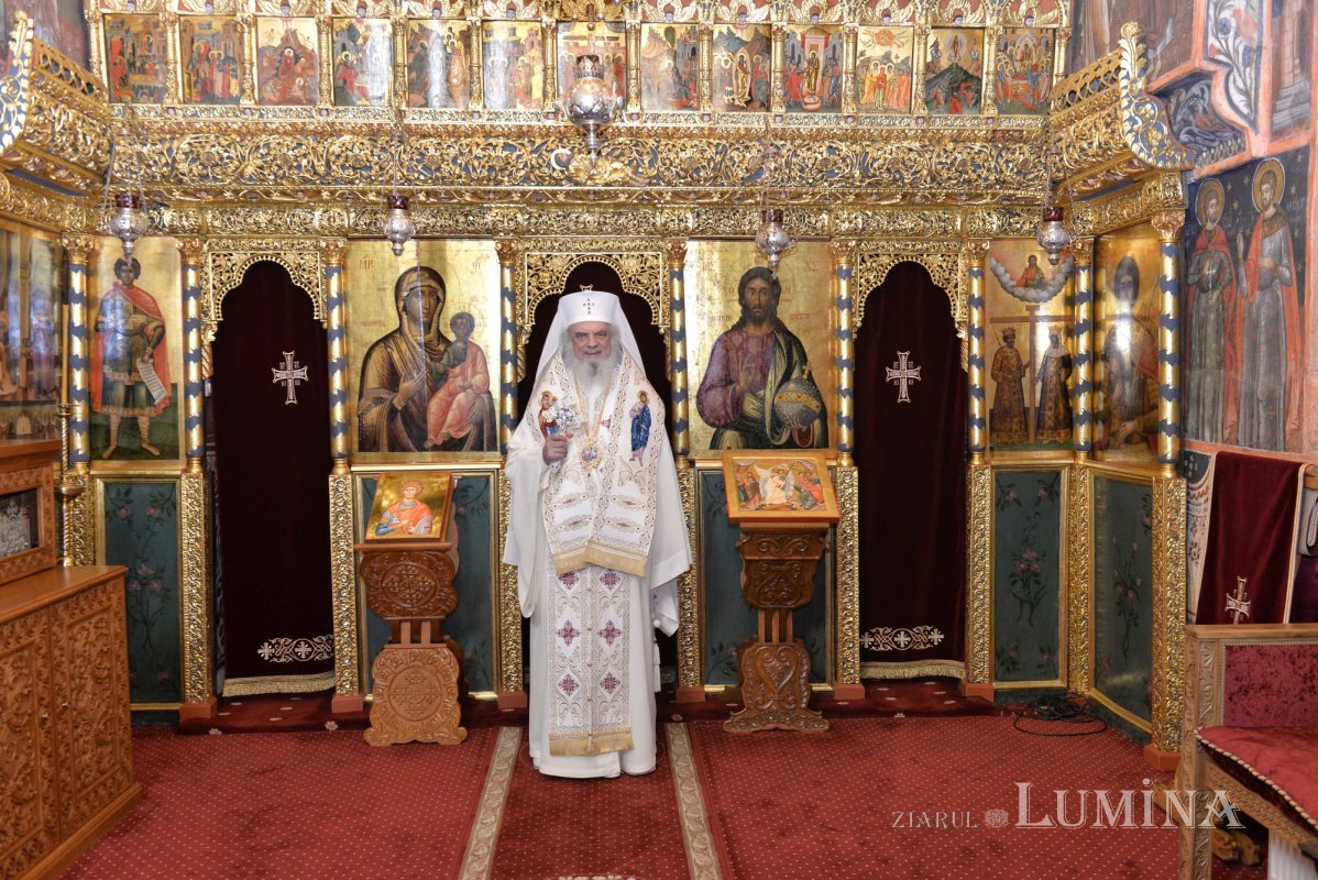 „Botezul creștin, temelia vieții în harul Sfintei Treimi” 352189