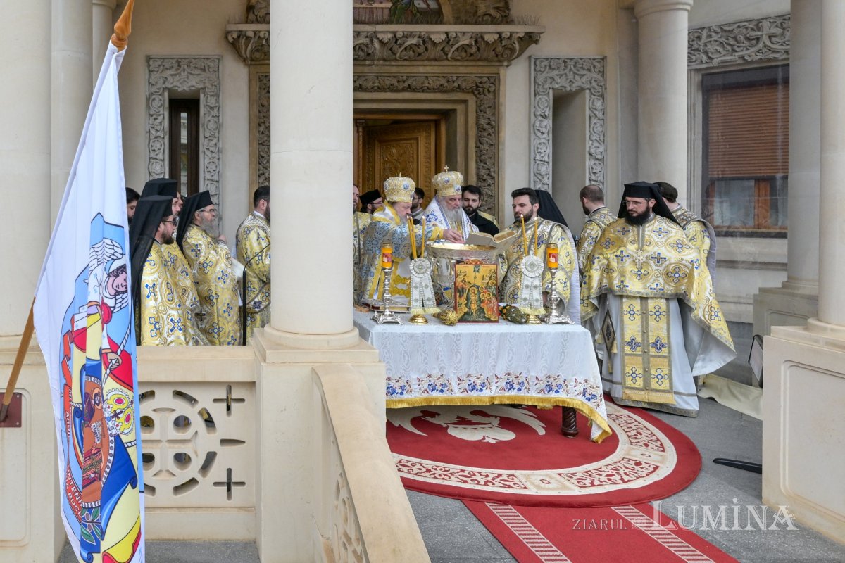 Dumnezeiasca Arătare celebrată pe Colina Bucuriei 352302