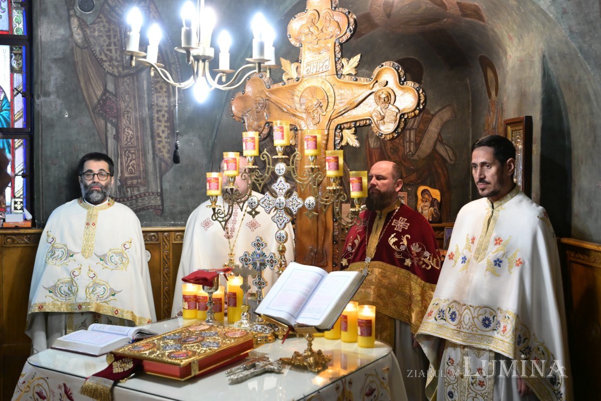 Două sfinte mucenițe cinstite la Parohia „Sfântul Calinic”-Titan 352651