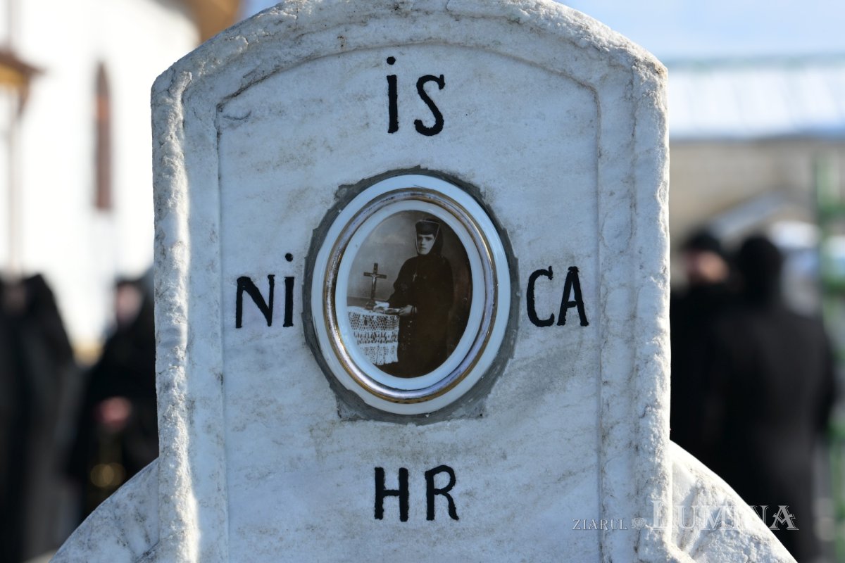 Deshumarea osemintelor Cuvioasei Mucenițe Evloghia de la Samurcășești 352871