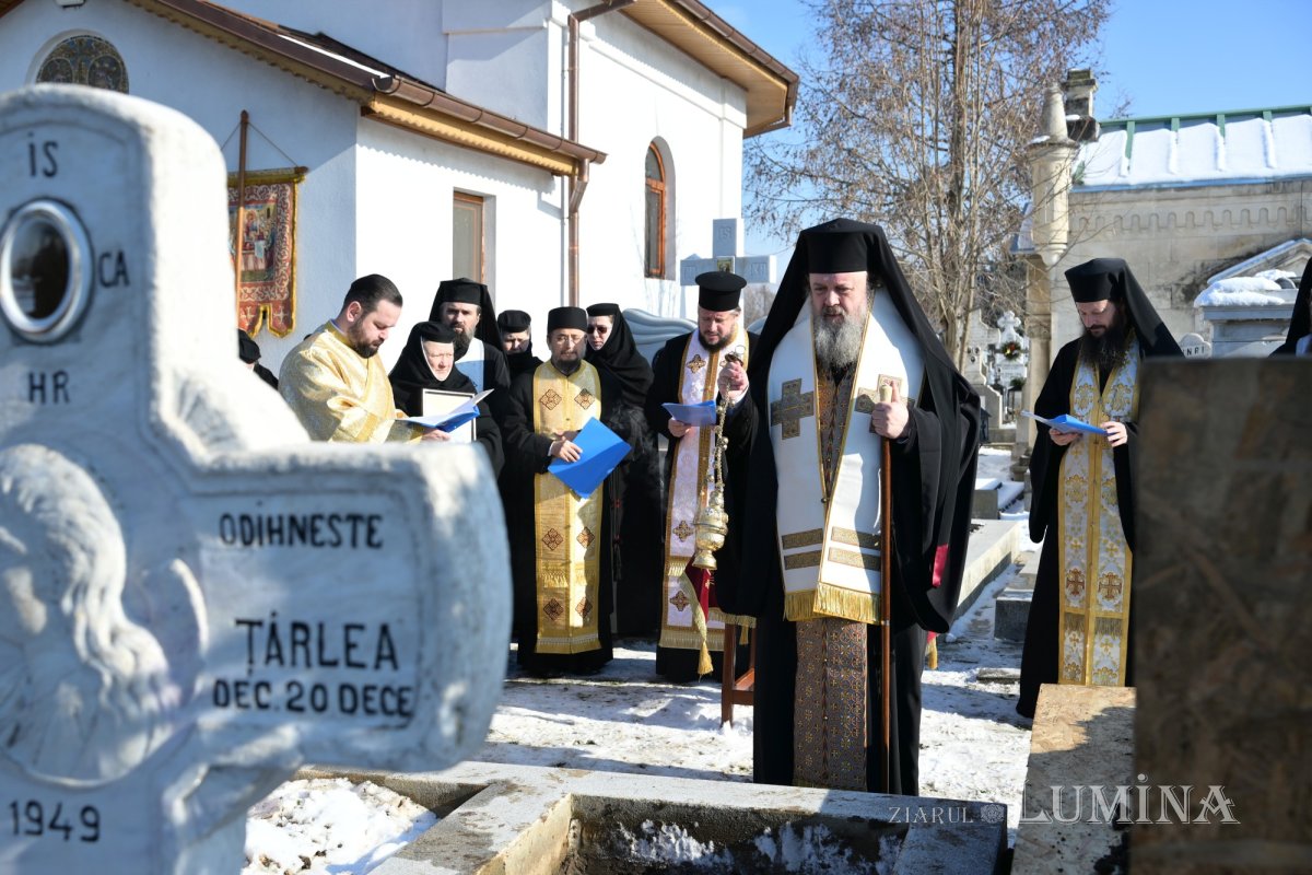 Deshumarea osemintelor Cuvioasei Mucenițe Evloghia de la Samurcășești 352873