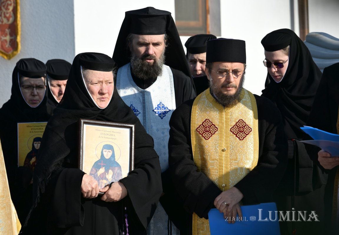 Deshumarea osemintelor Cuvioasei Mucenițe Evloghia de la Samurcășești 352874