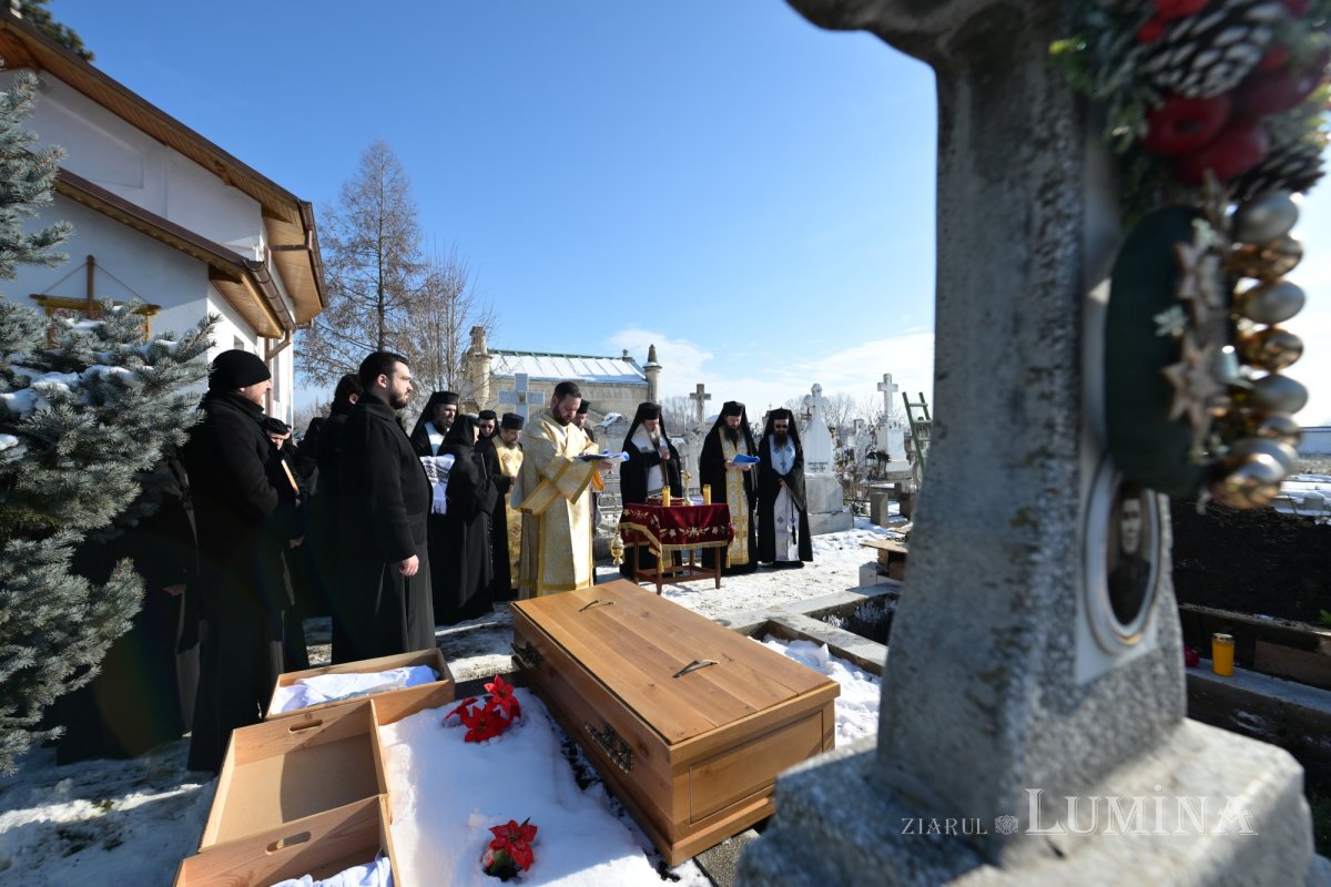 Deshumarea osemintelor Cuvioasei Mucenițe Evloghia de la Samurcășești 352876