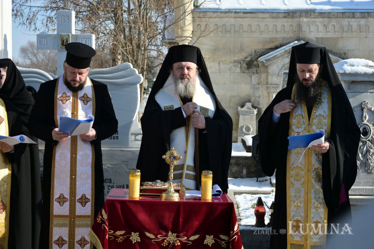 Deshumarea osemintelor Cuvioasei Mucenițe Evloghia de la Samurcășești 352878