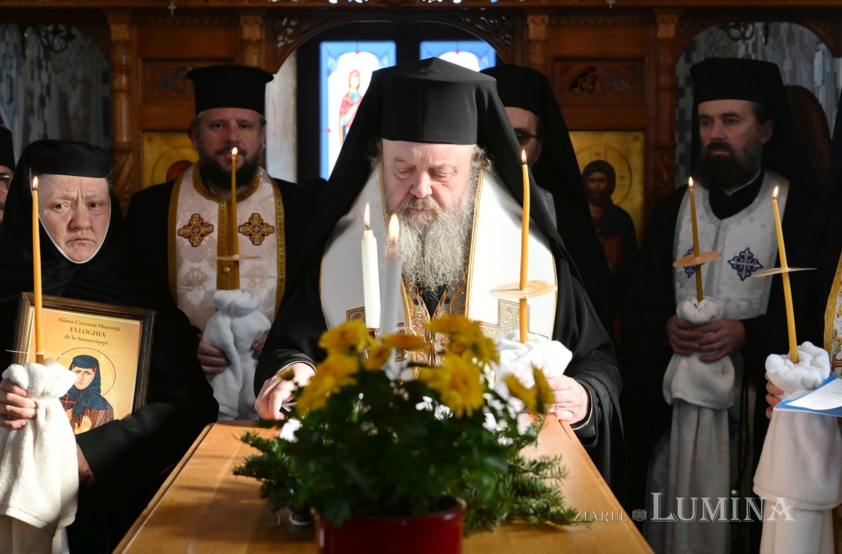 Deshumarea osemintelor Cuvioasei Mucenițe Evloghia de la Samurcășești 352882